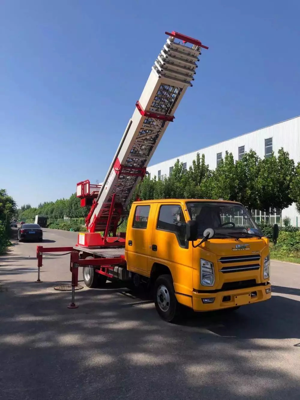 抚宁县附近的云梯车出租服务：轻松解决高空作业需求